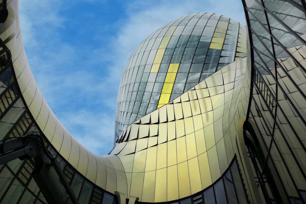 Playing with reflectiveness